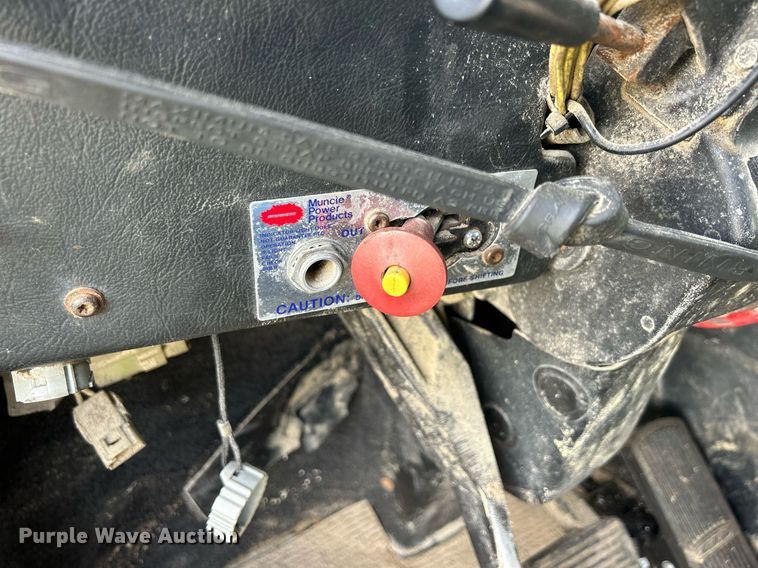 image for item DQ0997 2001 Freightliner FDL120  semi truck