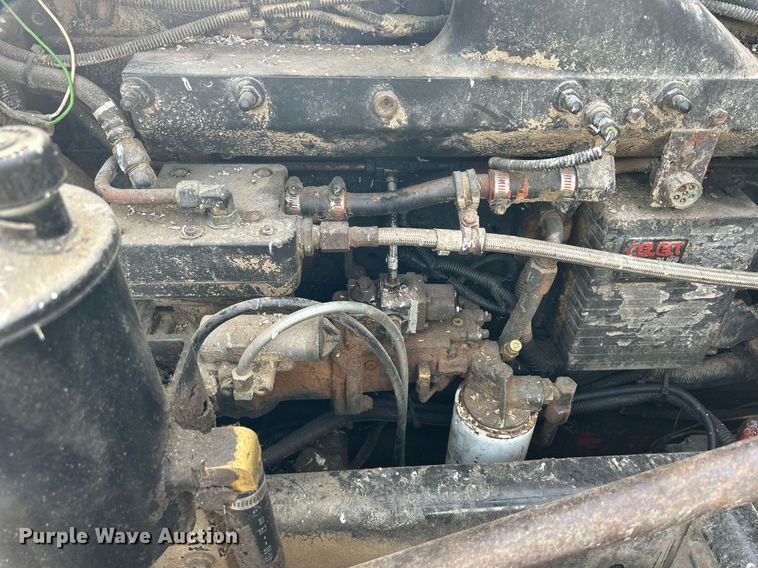 image for item DQ0997 2001 Freightliner FDL120  semi truck