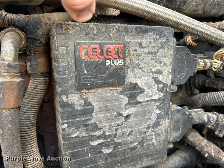 image for item DQ0997 2001 Freightliner FDL120  semi truck