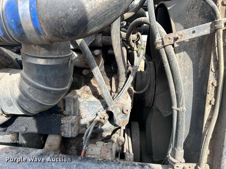 image for item DQ0997 2001 Freightliner FDL120  semi truck