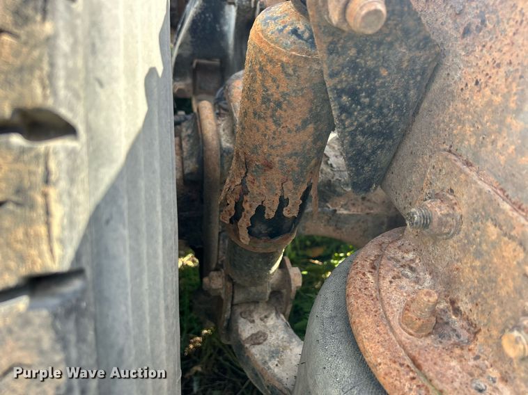 image for item DQ0997 2001 Freightliner FDL120  semi truck