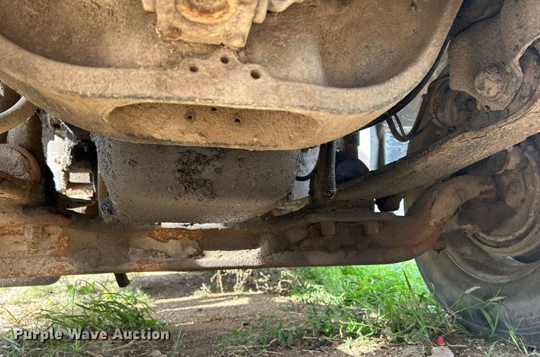 image for item DQ0997 2001 Freightliner FDL120  semi truck