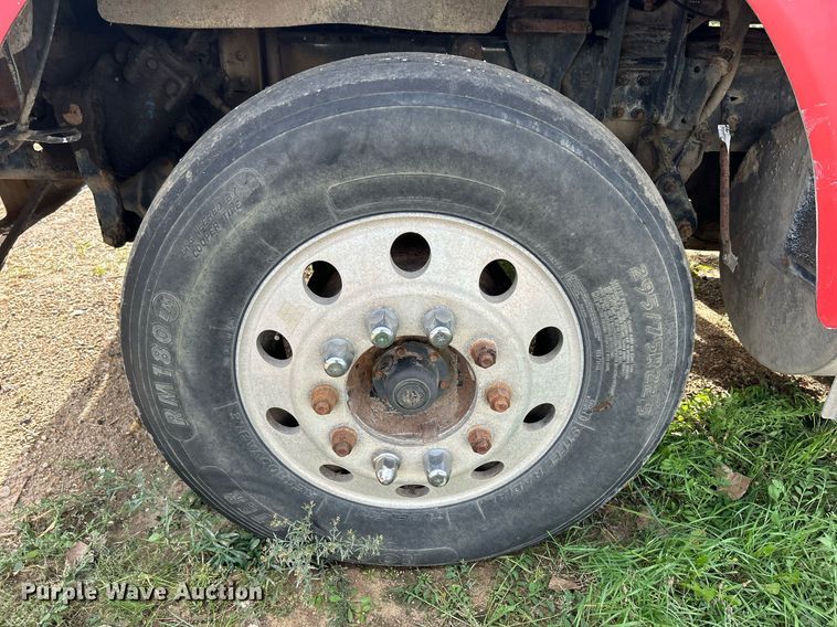 image for item DQ0997 2001 Freightliner FDL120  semi truck