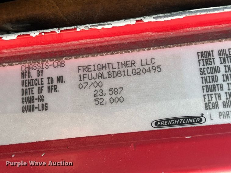 image for item DQ0997 2001 Freightliner FDL120  semi truck