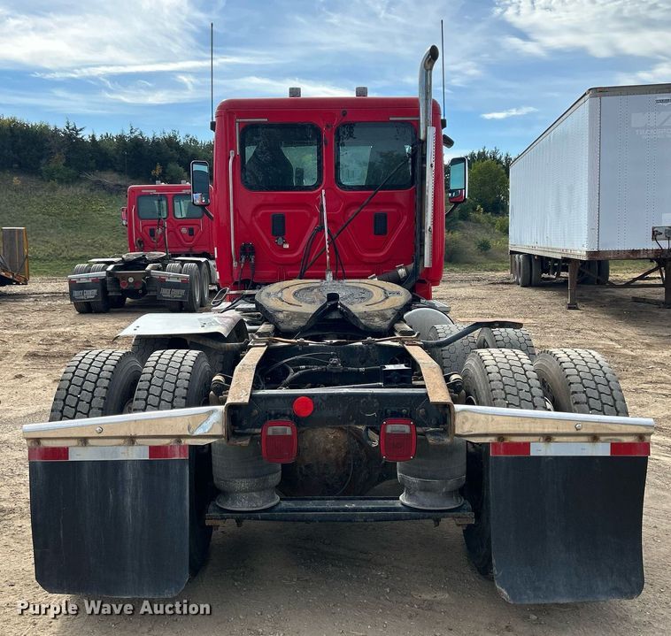 image for item DQ0998 2011 Freightliner Cascadia  semi truck