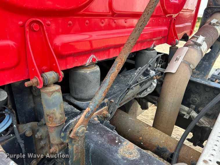 image for item DQ0998 2011 Freightliner Cascadia  semi truck