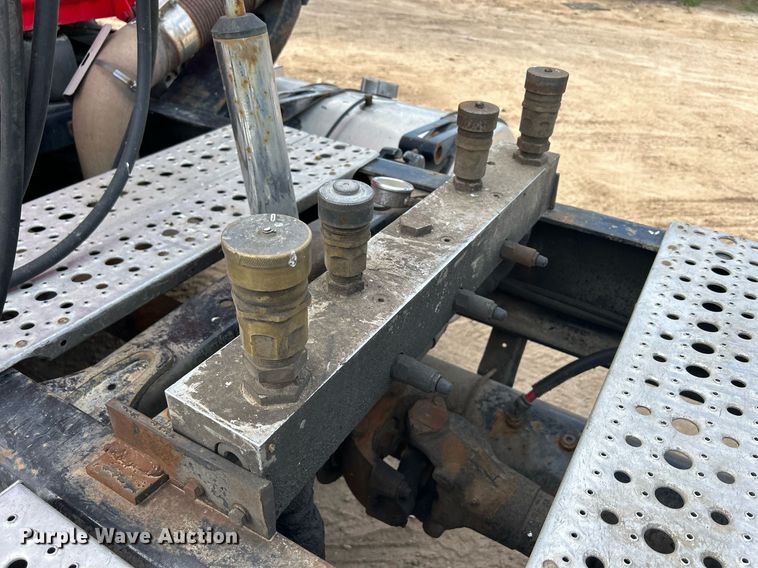 image for item DQ0998 2011 Freightliner Cascadia  semi truck