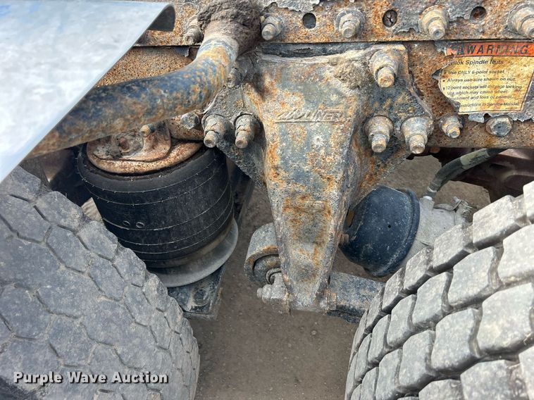 image for item DQ0998 2011 Freightliner Cascadia  semi truck