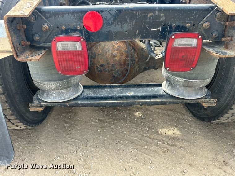 image for item DQ0998 2011 Freightliner Cascadia  semi truck