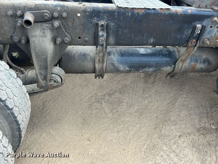 image for item DQ0998 2011 Freightliner Cascadia  semi truck