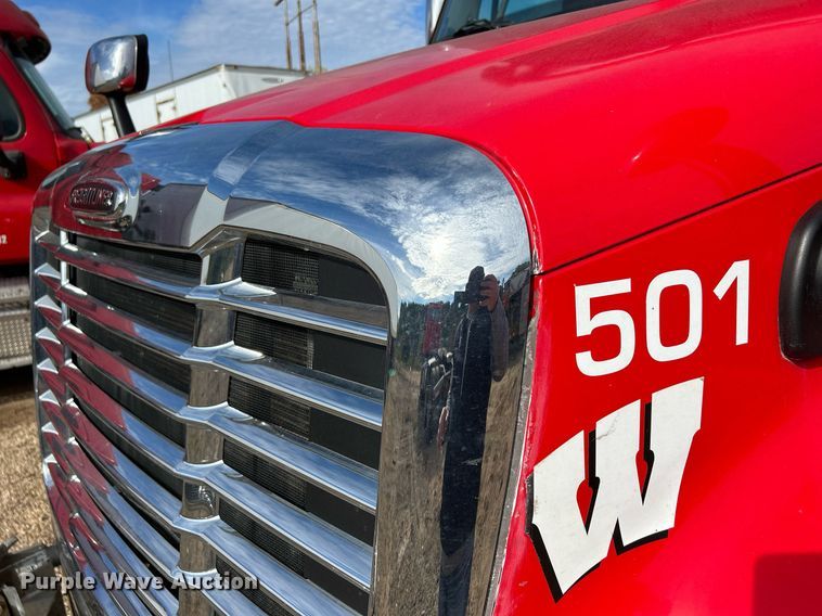 image for item DQ0998 2011 Freightliner Cascadia  semi truck