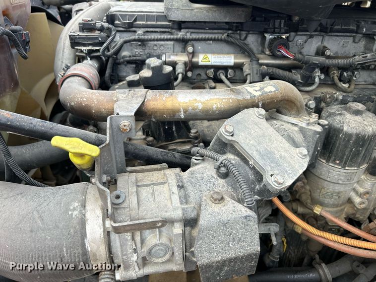 image for item DQ0998 2011 Freightliner Cascadia  semi truck