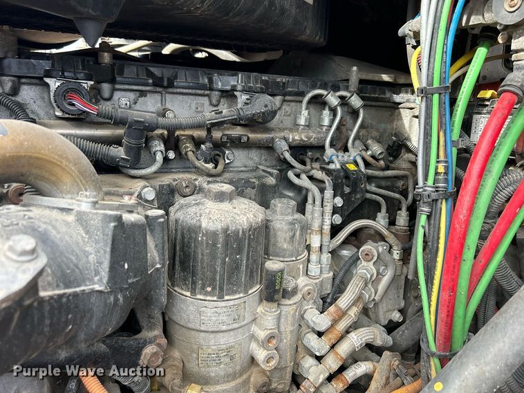 image for item DQ0998 2011 Freightliner Cascadia  semi truck