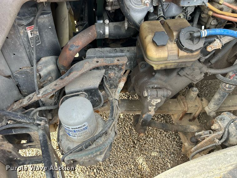 image for item DQ0998 2011 Freightliner Cascadia  semi truck