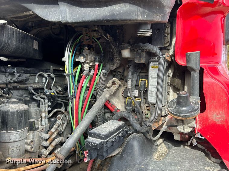 image for item DQ0998 2011 Freightliner Cascadia  semi truck