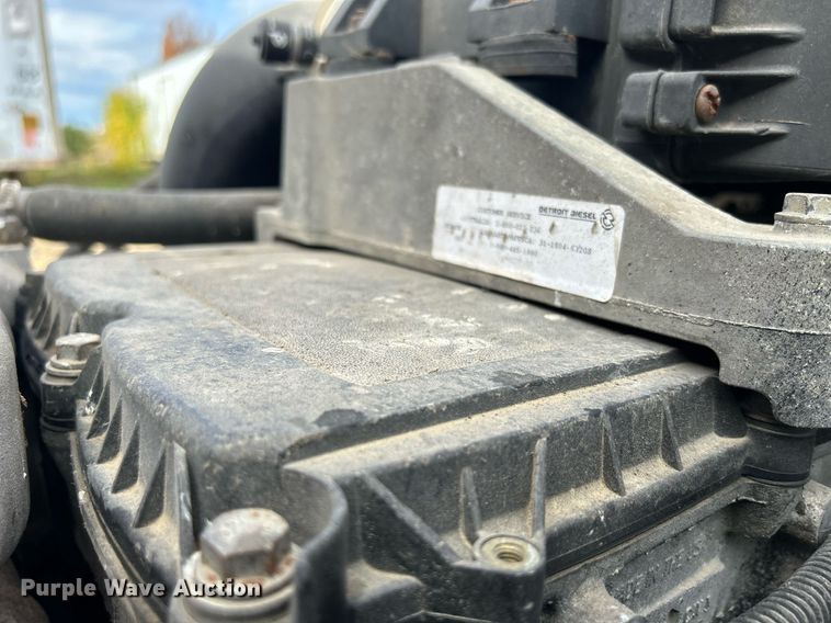 image for item DQ0998 2011 Freightliner Cascadia  semi truck