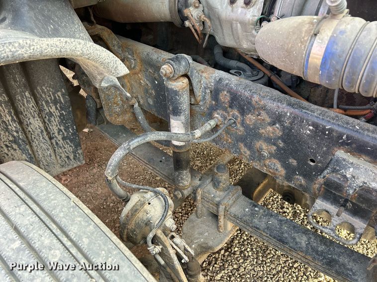 image for item DQ0998 2011 Freightliner Cascadia  semi truck