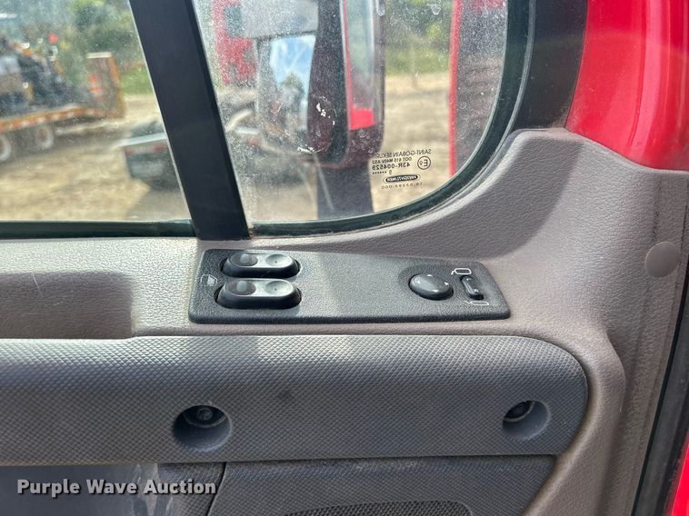 image for item DQ0998 2011 Freightliner Cascadia  semi truck