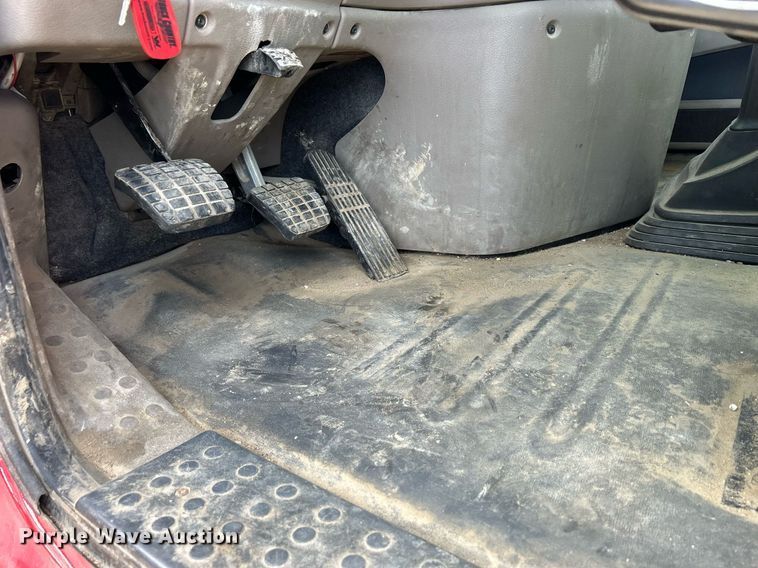 image for item DQ0998 2011 Freightliner Cascadia  semi truck