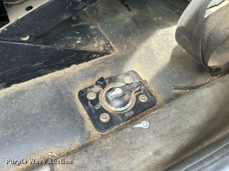 image for item DQ0998 2011 Freightliner Cascadia  semi truck