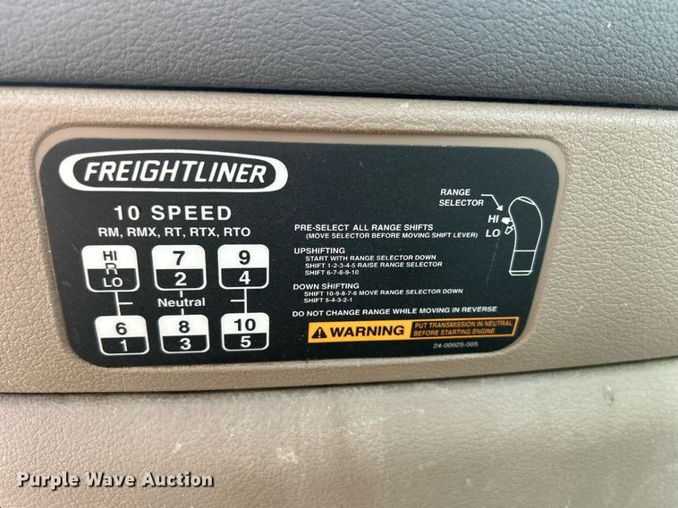 image for item DQ0998 2011 Freightliner Cascadia  semi truck