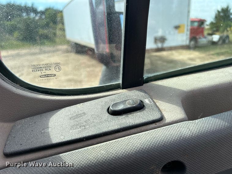 image for item DQ0998 2011 Freightliner Cascadia  semi truck