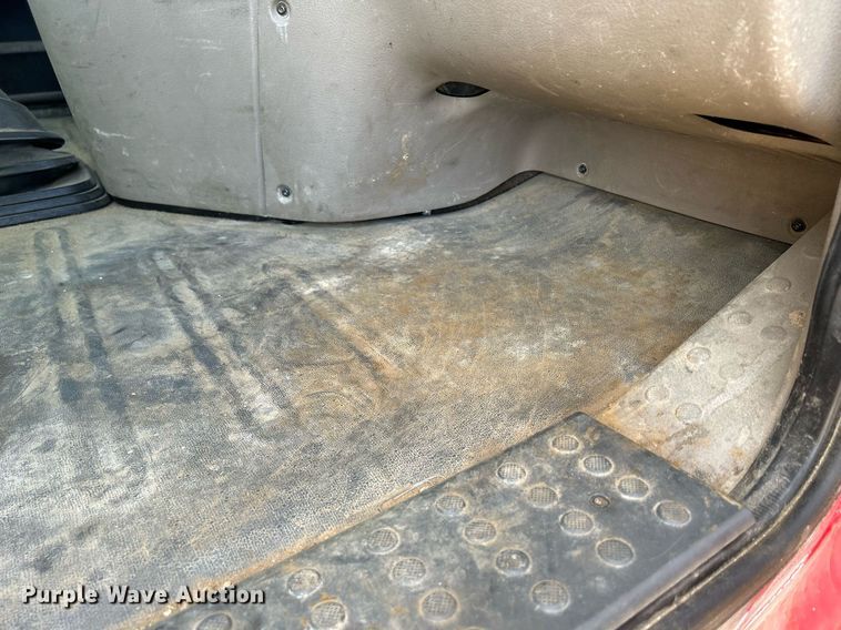 image for item DQ0998 2011 Freightliner Cascadia  semi truck