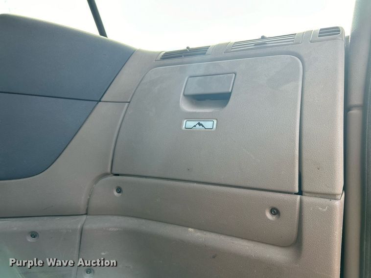 image for item DQ0998 2011 Freightliner Cascadia  semi truck