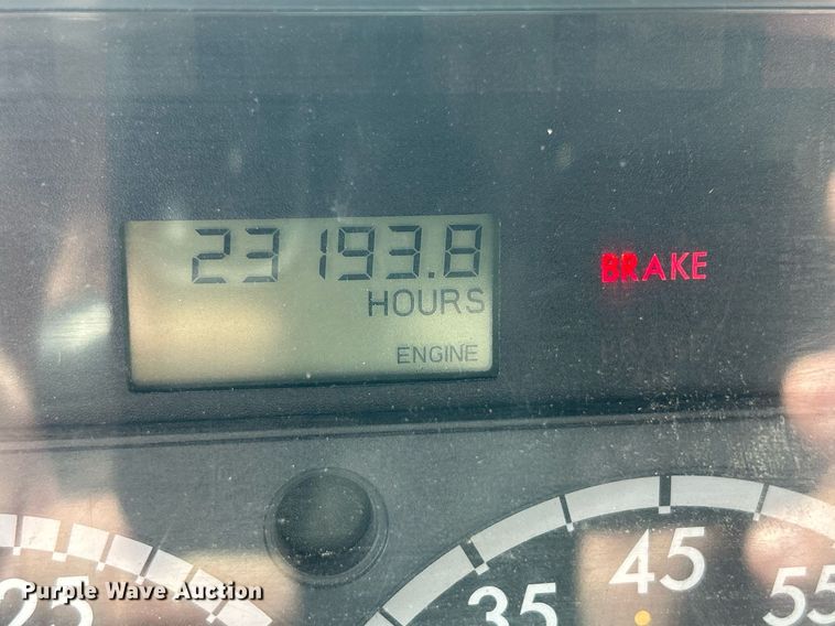 image for item DQ0998 2011 Freightliner Cascadia  semi truck