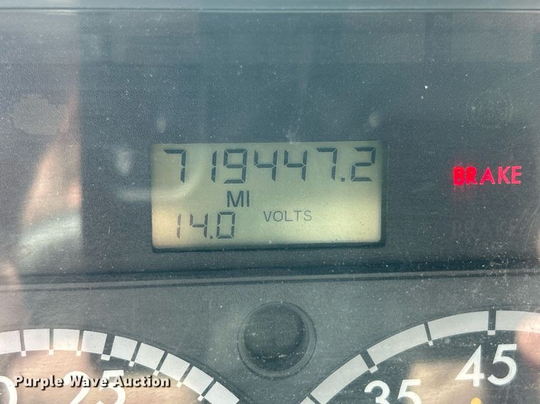 image for item DQ0998 2011 Freightliner Cascadia  semi truck