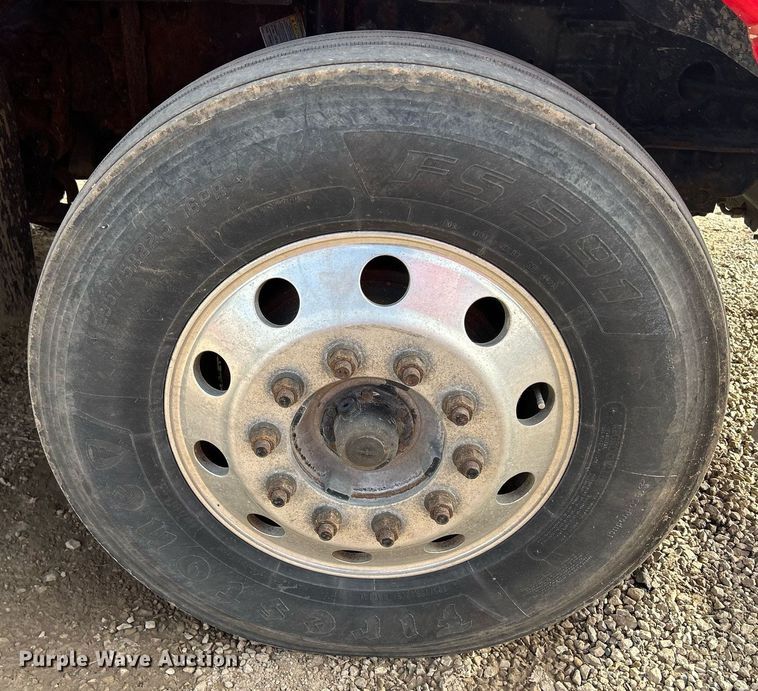 image for item DQ0998 2011 Freightliner Cascadia  semi truck