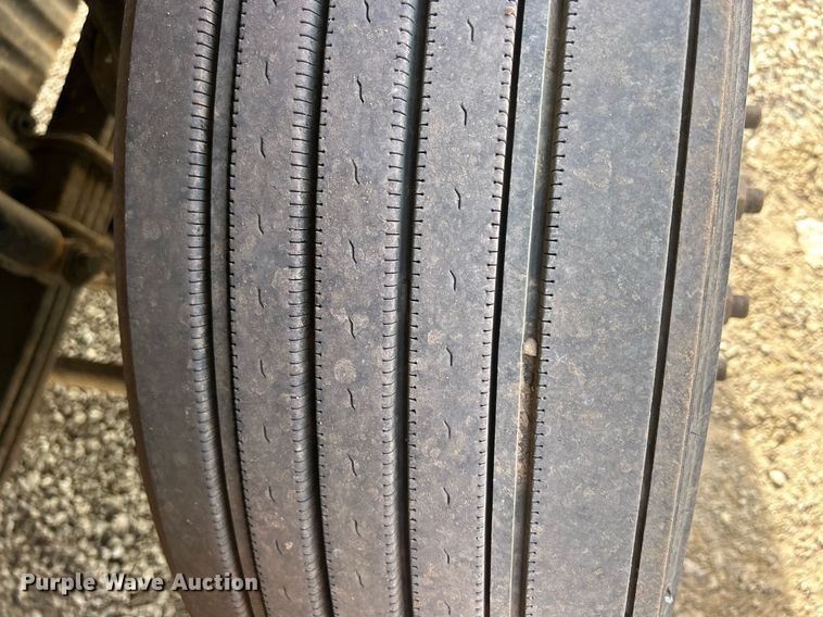 image for item DQ0998 2011 Freightliner Cascadia  semi truck