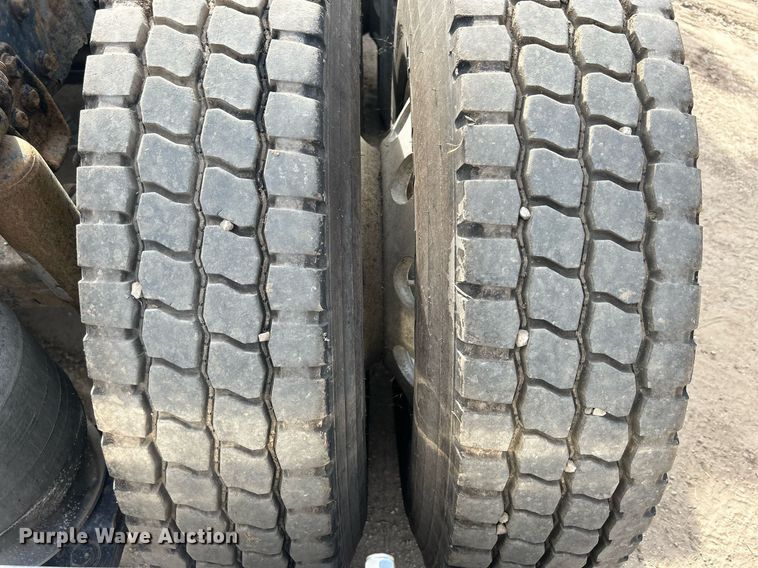 image for item DQ0998 2011 Freightliner Cascadia  semi truck