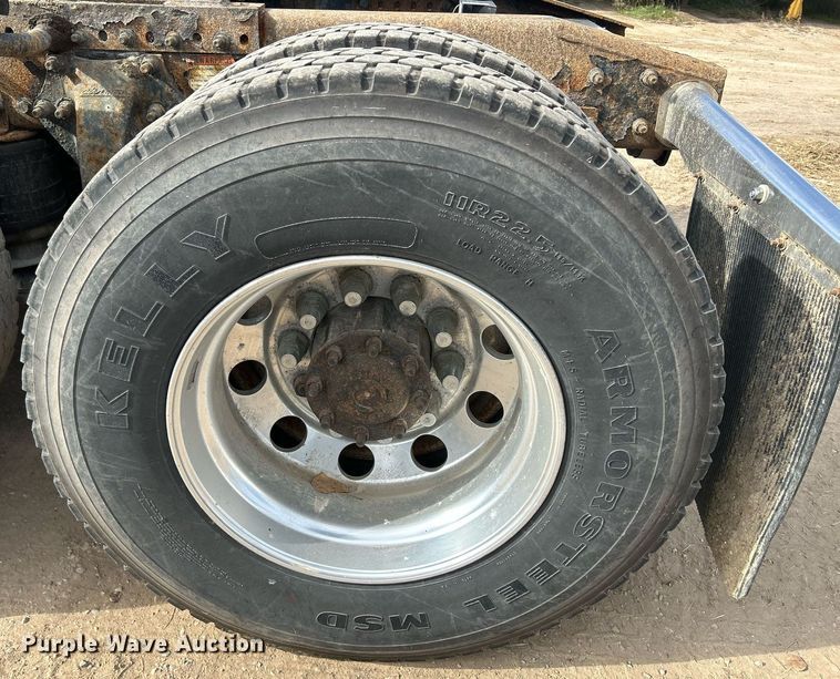 image for item DQ0998 2011 Freightliner Cascadia  semi truck