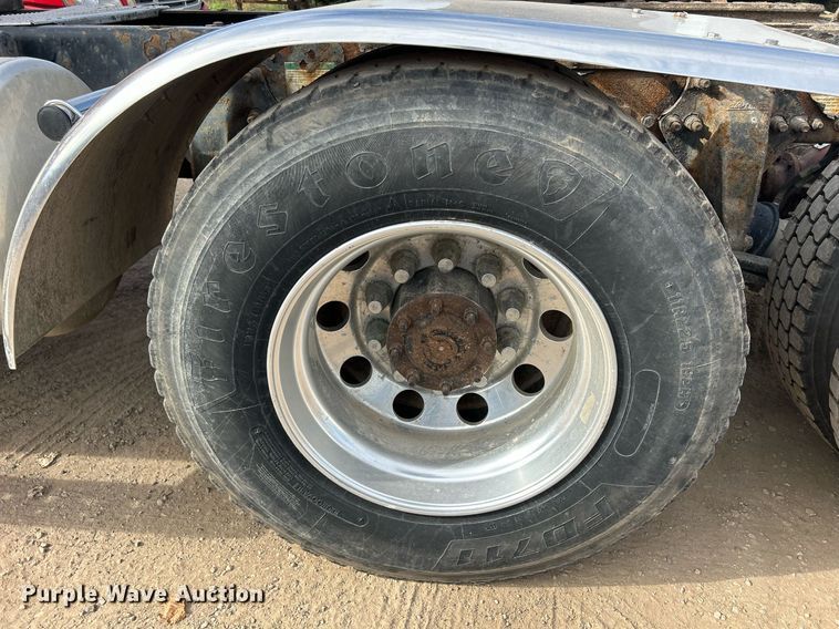 image for item DQ0998 2011 Freightliner Cascadia  semi truck