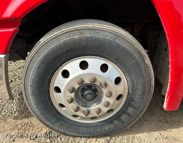 image for item DQ0998 2011 Freightliner Cascadia  semi truck