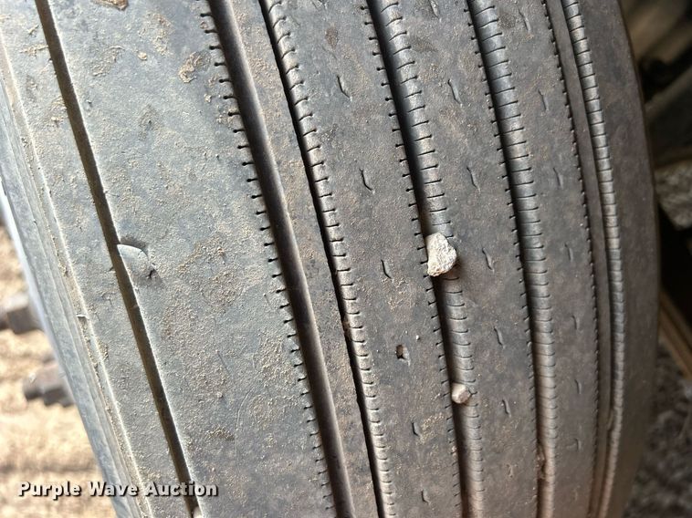 image for item DQ0998 2011 Freightliner Cascadia  semi truck