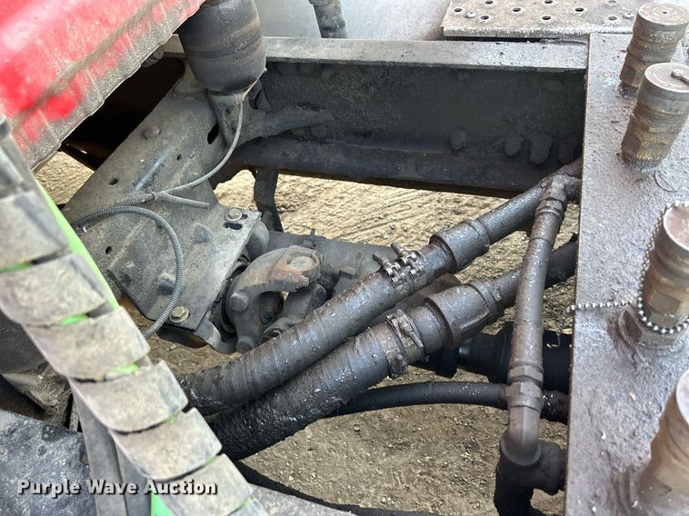 image for item DQ0999 2013 Freightliner Cascadia  semi truck