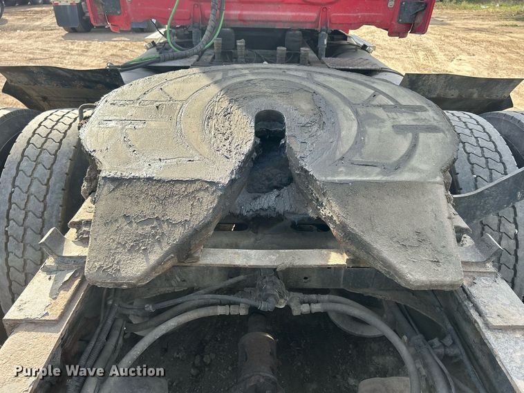 image for item DQ0999 2013 Freightliner Cascadia  semi truck