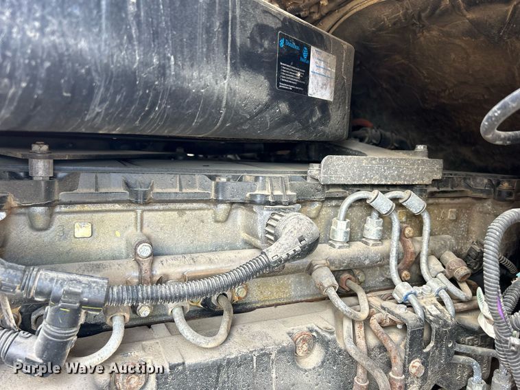 image for item DQ0999 2013 Freightliner Cascadia  semi truck