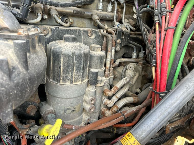 image for item DQ0999 2013 Freightliner Cascadia  semi truck