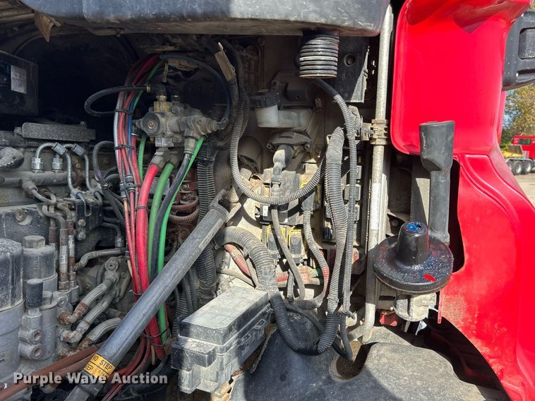 image for item DQ0999 2013 Freightliner Cascadia  semi truck