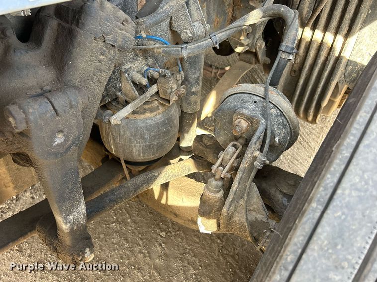 image for item DQ0999 2013 Freightliner Cascadia  semi truck