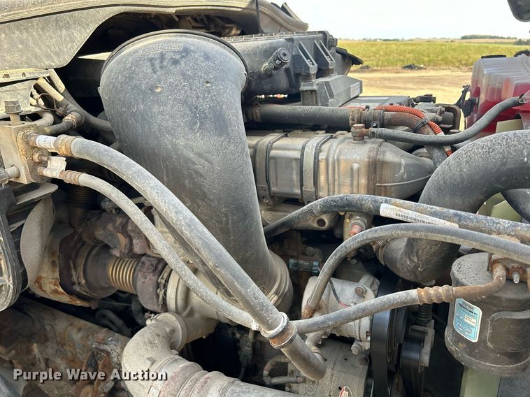 image for item DQ0999 2013 Freightliner Cascadia  semi truck