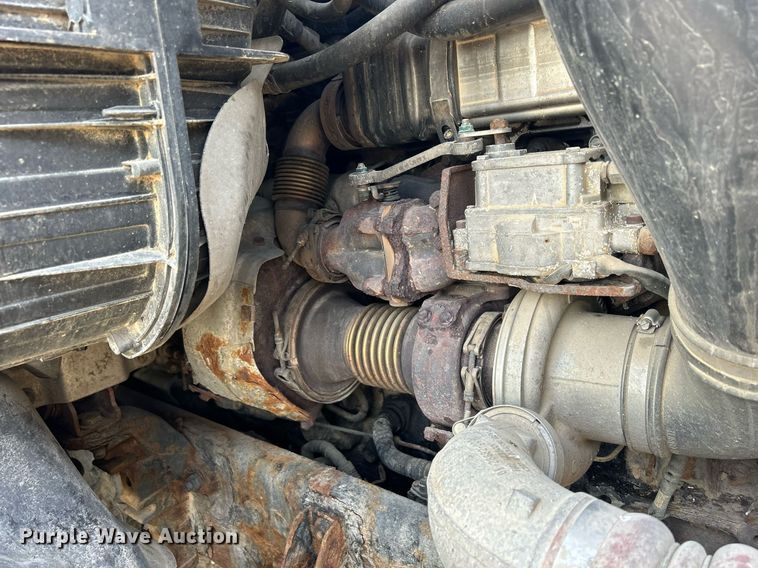 image for item DQ0999 2013 Freightliner Cascadia  semi truck