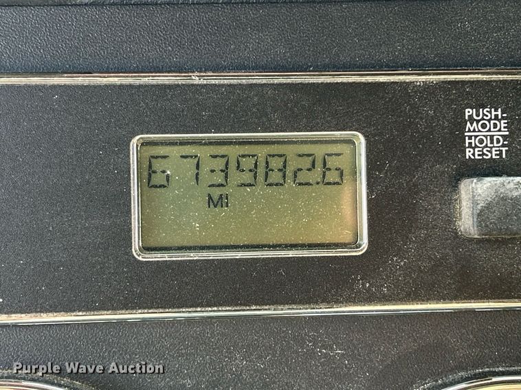 image for item DQ0999 2013 Freightliner Cascadia  semi truck