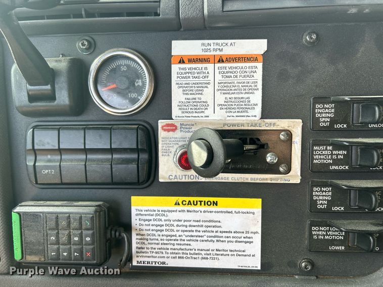 image for item DQ0999 2013 Freightliner Cascadia  semi truck