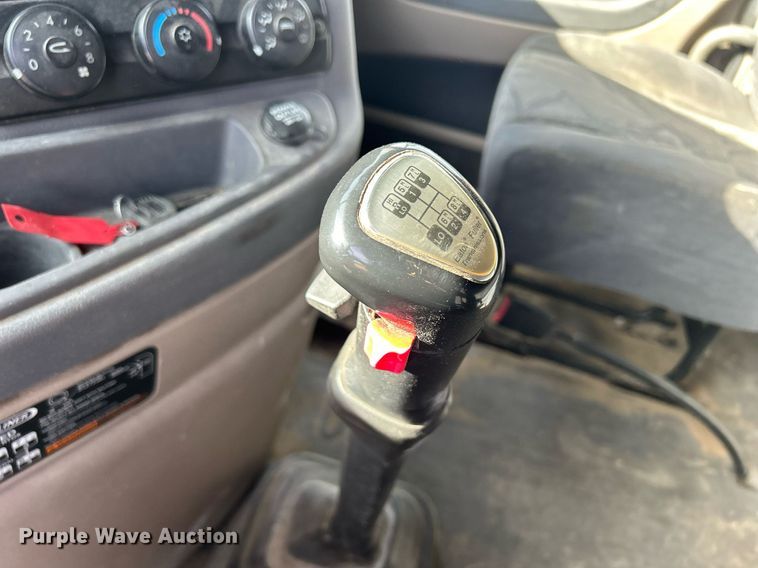 image for item DQ0999 2013 Freightliner Cascadia  semi truck