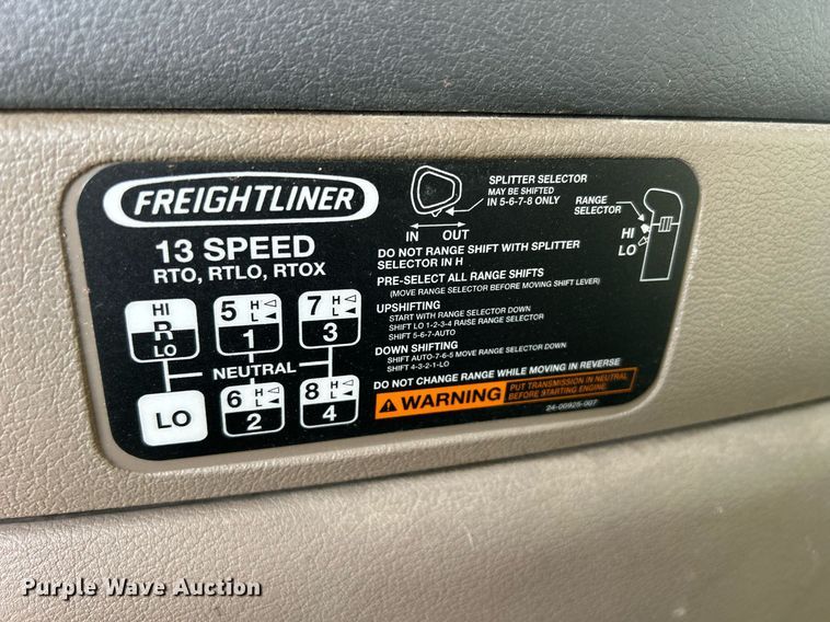 image for item DQ0999 2013 Freightliner Cascadia  semi truck