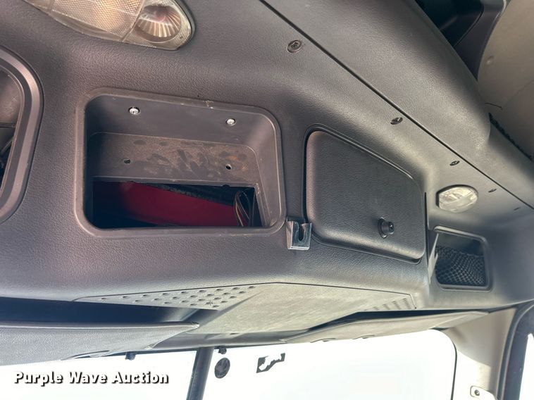 image for item DQ0999 2013 Freightliner Cascadia  semi truck